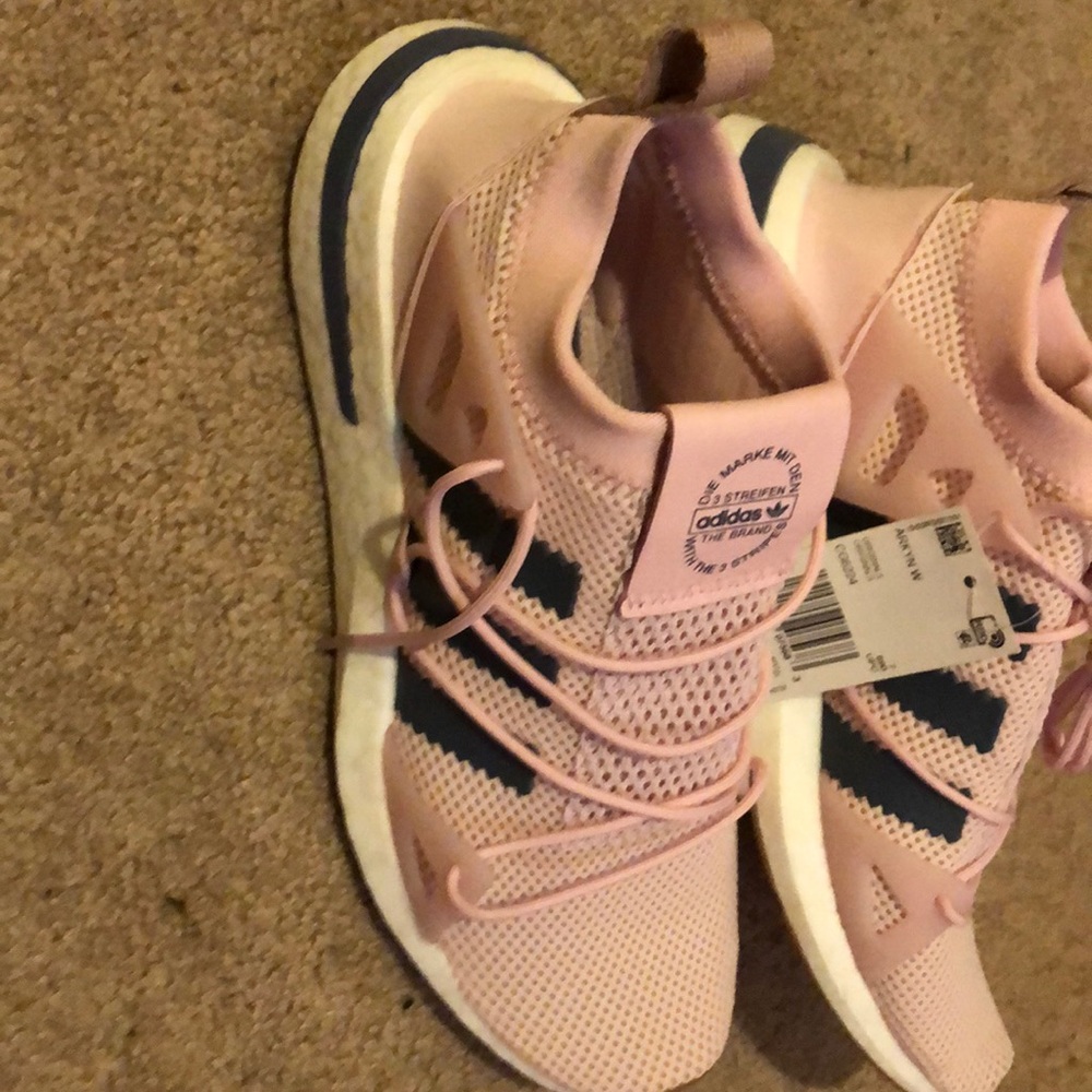 women’s adidas running shoes - Picture 2 of 3